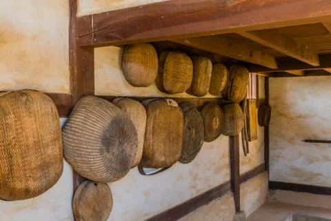 Wicker baskets hanging on wall Foto stock