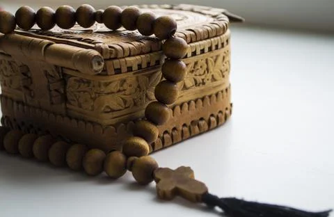 Wicker box made of birch bark, handmade. Wooden rosary lying on a wicker box. Stock Photos