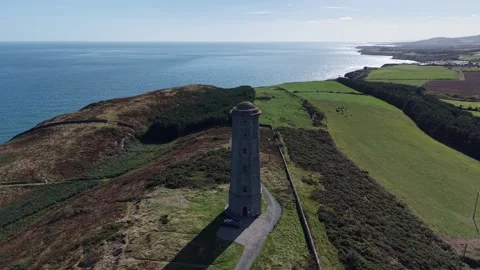 Wicklow Head Front Lighthouse at Dunbur Coast Vídeos de archivo 346979048