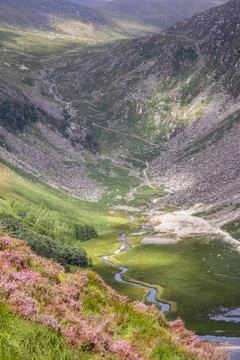 Wicklow Mountains view to river through valley Foto stock