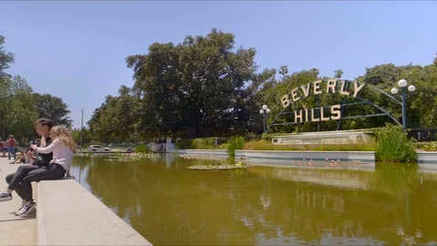 Wide 4K Time-lapse Beverly Hills Tourists at Pond with Vintage Sign Stock Footage 111586359