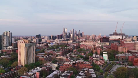 Wide aerial drone view of West Philadelphia's University City district with the Vídeos de archivo 336473133