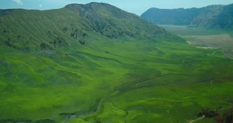 Wide aerial panoramic view of mountain landscape with clean atmosphere 스톡 동영상 332035649