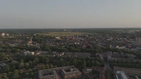 Wide aerial pullback revealing Den Bosch cityscape at golden hour 库存影片 332662932