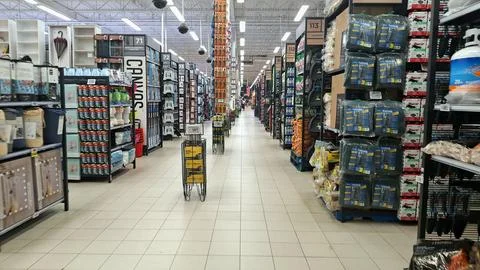 Wide aisle inside a large hardware store in Toronto Stock-Fotos