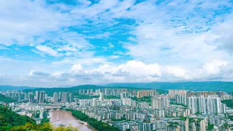 Wide angle aerial view of a dense urban city skyline with river Vídeos de archivo 342332083