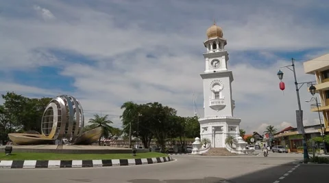 Wide Angle and Panning Shot of Lebuh Light's Roundabout in Penang Video stock 48135180