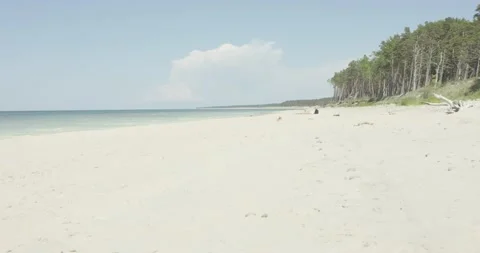Wide angle beach scene with white sand and small waves in sunny summer day Stock-Footage 159982825