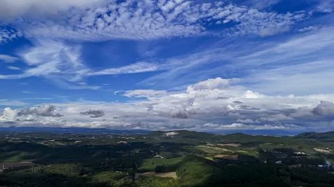 A wide-angle composition that highlights the contrast between a dynamic, clou Foto stock