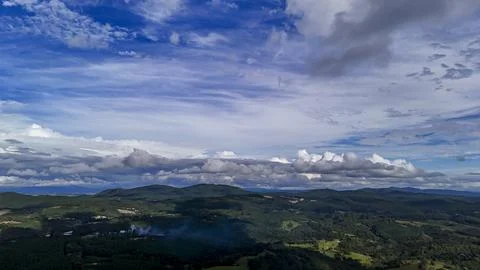 A wide-angle composition that highlights the contrast between a dynamic, clou Foto stock