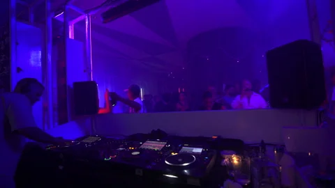 Wide Angle DJ Booth View of Live Set Performance Samaria Bali 4K Vídeos de archivo 335140493