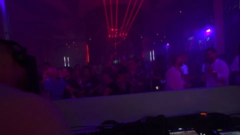 Wide Angle DJ Booth View of Live Set Performance damaria Bali 4K Vídeos de archivo 335140503