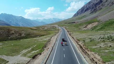 Wide-angle drone view of traffic winding through the dramatic Kargil-Zanskar Stock Footage 311161895
