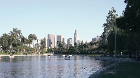 Wide angle of Echo Park Lake with view of downtown Los Angeles skyline Video stock 75882596