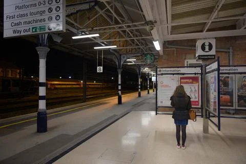 Wide angle image of doncaster train station platform number 8 at night Stock Photos