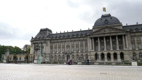Wide angle pan of the royal palace in brussels Stock Footage 88940812