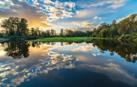 Wide angle river clouds reflection Foto stock