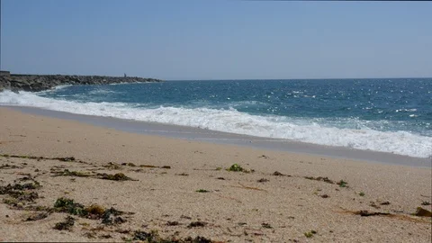 Wide angle shot over beach in Povoa de Varzim, Portugal in summer Видео 111706190