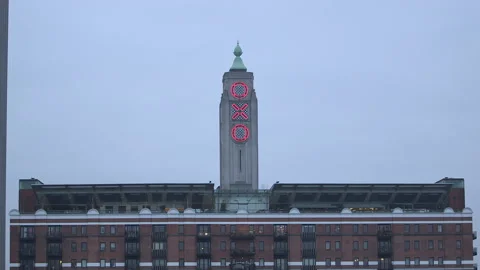 A wide angle shot of the Oxo Tower in London 库存影片 146535897