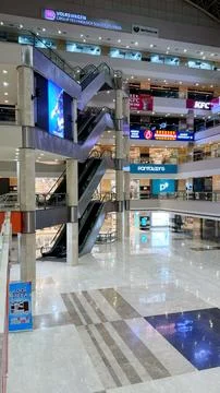Wide-angle side view of JMD Empire Square shopping mall Stock Photos