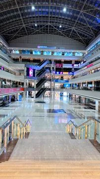 Wide-angle side view of JMD Empire Square shopping mall Stock Photos