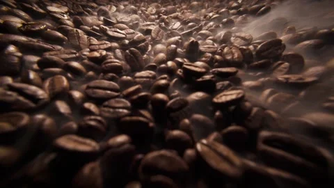 Wide angle sliding shot of roast coffee beans Vídeos de archivo 335532751
