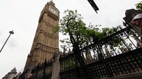 Wide angle static shot of Big Ben clock tower Palace of Westminster London Vídeos de archivo 64348439