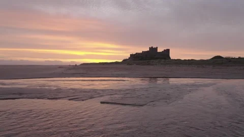 A wide-angle static shot of the silhouette of Bamburgh Castle on the 스톡 동영상 326421692