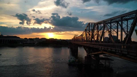 Wide angle of a sunset on the bridge Stock Footage 136980199
