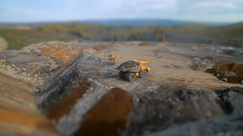 Wide angle tilt-shift panorama Yellow dump truck unloads rocks and gravel 库存影片 122073833