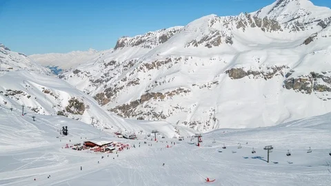 Wide angle timelapse of a ski resort Video stock 93700513