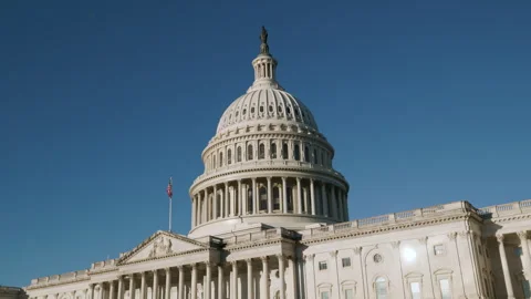 Wide Angle of U.S. Capitol Building with Blue Sky Vídeos de archivo 319675678