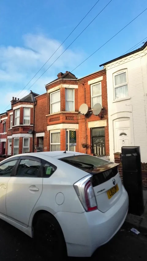 Wide Angle Vertical Footage of British Urban City Streets During Car Drive Vídeos de archivo 327445489