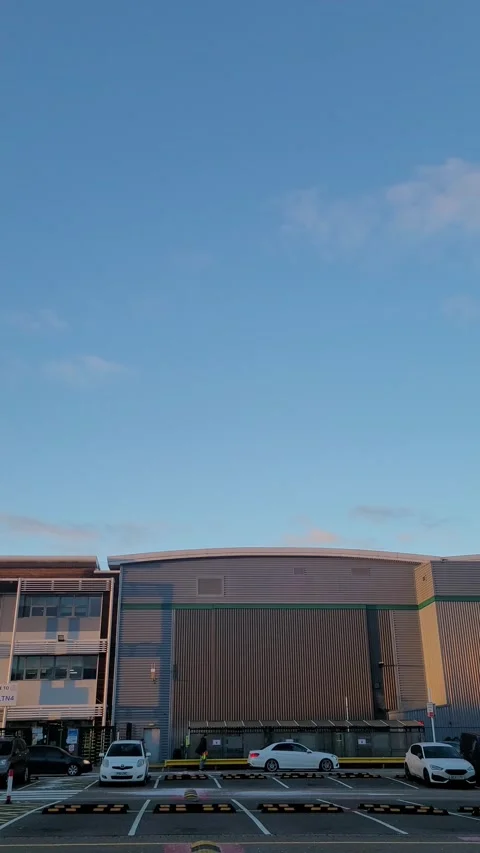 Wide Angle Vertical Footage of British Urban City Streets During Car Drive Vídeos de archivo 327448849