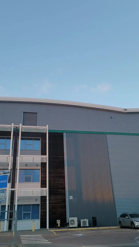 Wide Angle Vertical Footage of British Urban City Streets During Car Drive Vídeo Stock 327448862