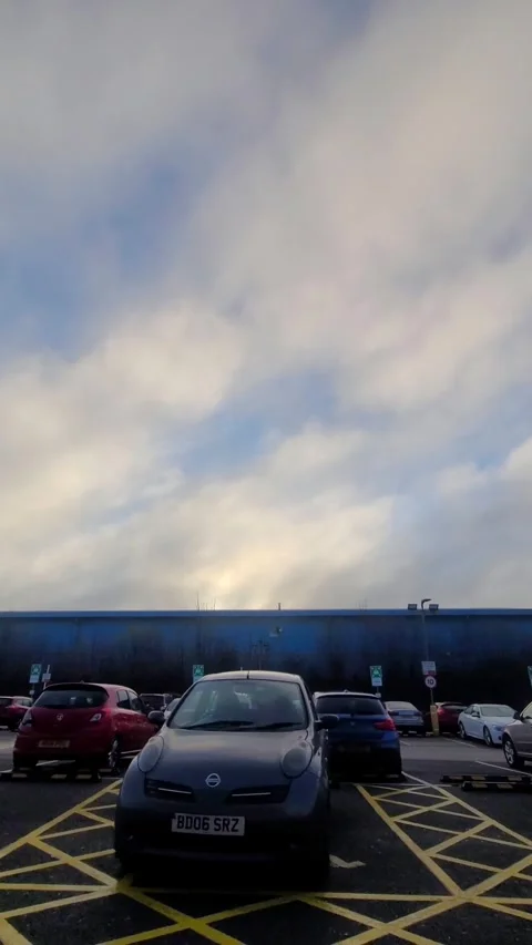 Wide Angle Vertical Footage of British Urban City Streets During Car Drive Vídeos de archivo 327452050