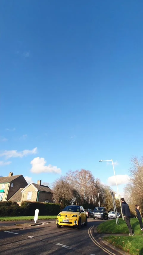 Wide Angle Vertical Footage of British Urban City Streets During Car Drive Vídeos de archivo 327452644