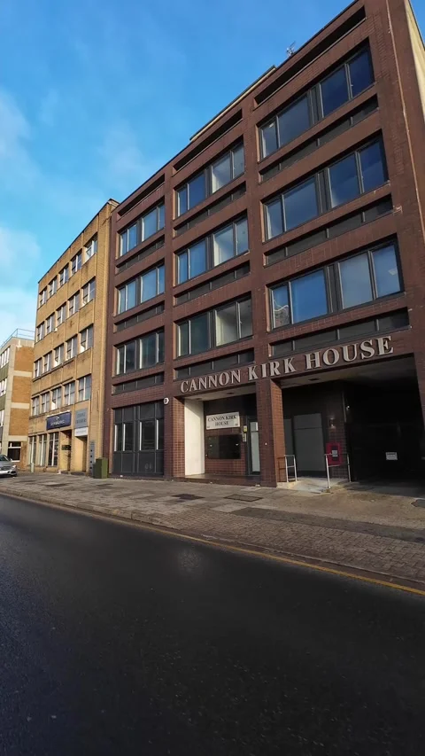 Wide Angle Vertical Footage of British Urban City Streets During Car Drive Vídeos de archivo 327455961