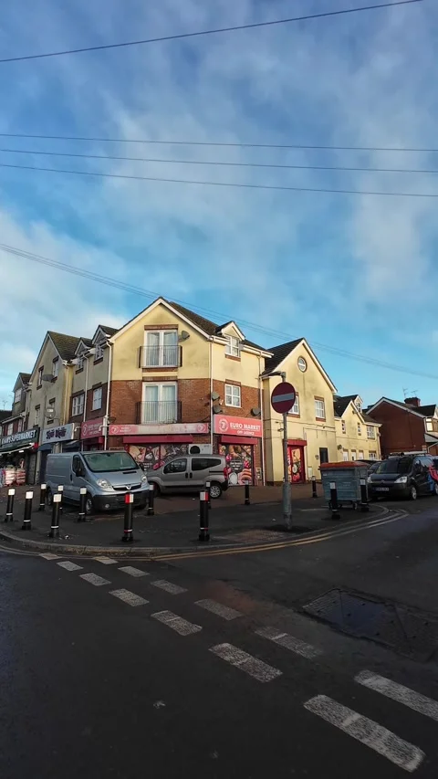 Wide Angle Vertical Footage of British Urban City Streets During Car Drive Stockbeeldmateriaal 327462653