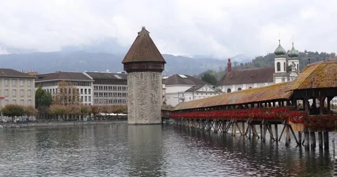Wide angle video of Chapel bridge in Lucerne. Video filmed on a cloudy day in la Stock Footage 221557092