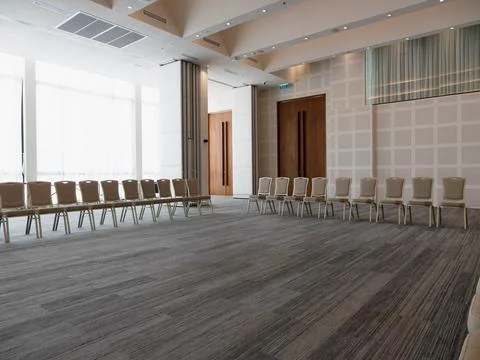 Wide angle view of a bright modern office meeting setup professional design.. 库存照片