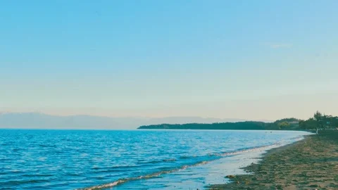Wide angle view of Esquimalt Lagoon beach and Olympic Mountains in Canada Stock-Footage 332412491