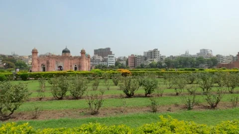 Wide angle view  fromg garden of famous Lalbagh fort which is built by Mughal Stock Footage 280451878