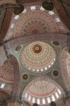 Wide angle view of interior of Yeni Cami or New Mosque in Istanbul Foto stock