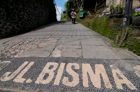 Wide angle view on Jalan Bisma street entrance Stock-Fotos