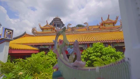 Wide angle View of kek lok si temple roof Video stock 108794200