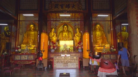 Wide angle view of kek lok si temple prayer hall Stock Footage 108798819