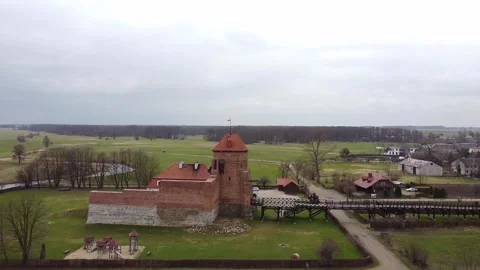 Wide-Angle View of Liw Castle Showing Fortress and Surroundings in Poland 動画素材 342801268
