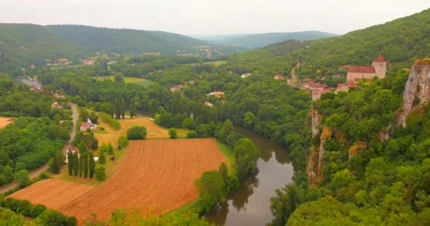 Wide angle view of one of the most beautiful village located on a cliff in Vídeos de archivo 315492205