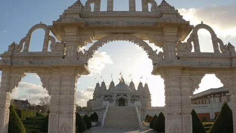 Wide angle view over Neasden Hindu Temple in London - LONDON, ENGLAND - DECEMBER 스톡 동영상 121536281